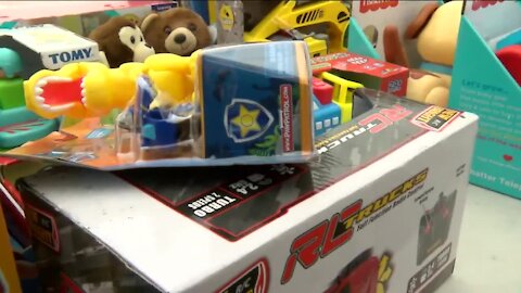 Nearly 1,000 gifts given away during Kwanza to Milwaukee kids