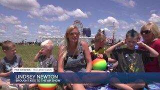 Lindsey Newton decided to bring her kids out for a family activity.
