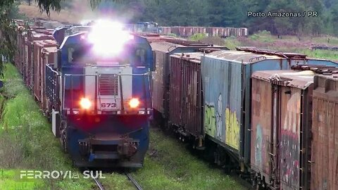 Trem da Rumo com 140 vagões carregados