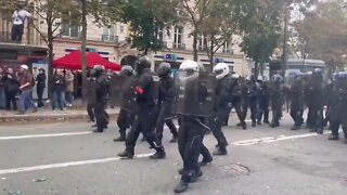 Epic #HoldTheLine moment against French Riot Police