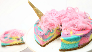 You will love this rainbow unicorn cheesecake