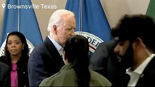 Watch as Biden pauses, appearing lost and uncertain of his next move until an aide steps in to help