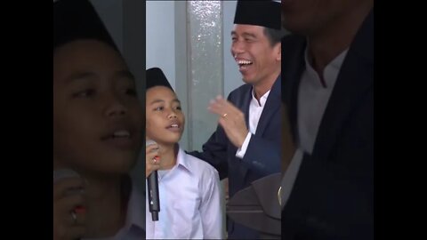 Pak Jokowi Bagi-bagi Sepeda Untuk Santri #Shorts