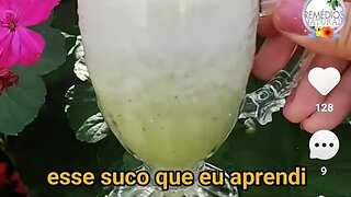 bons;suco de laranja, suco de abacaxi, suco de melancia.