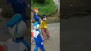 DANÇANDO PATO DONALD, MICKEY MOUSE, PICA-PAU E PEPPA PIG NA CARRETA DA ALEGRIA, LIKE