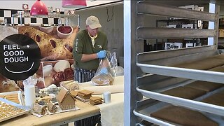 'Gingerbread Man' making 1,000 gingerbread homes this holiday season