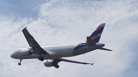 Airbus A320 PR-MHP filmado na cabeceira da Pista 11 do Aeroporto Internacional de Manaus