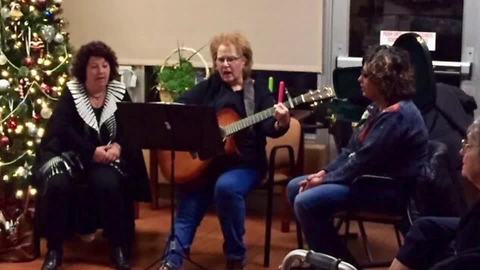 Sisters use music to help Alzheimer's patients