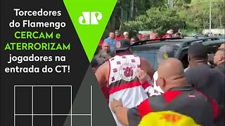 ABSURDO! OLHA o que torcedores do Flamengo FIZERAM com jogadores em PROTESTO no CT!