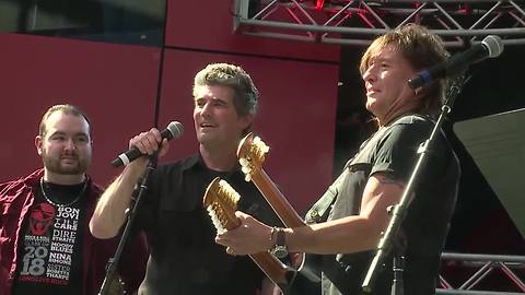 VIDEO: Bon Jovi guitarist Richie Sambora performs at the Rock Hall