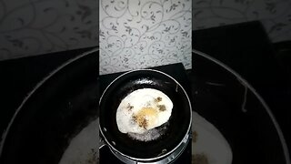 Frying an Bulls-eye Egg