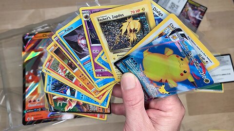 Surprise! Pokemon Celebrations! Opening lances Charizard! Last pack Magic