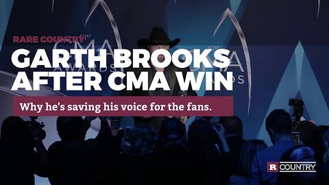 Garth Brooks after his CMA win | Rare Country