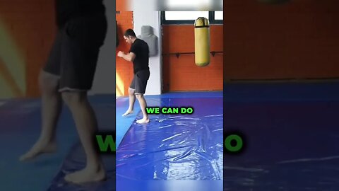 Want to learn MMA shadowboxing? Keep watching! #boxing #kickboxing #mma #jiujitsu #ufc