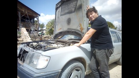 Mercedes Benz W124 - Abrir el capo vertical hasta 90º grados