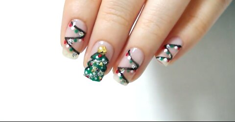 Self Nail Tip - Christmas tree and light bulb nail art