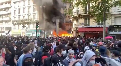 France today: They are burning the banks now. Enjoy! Viva la France