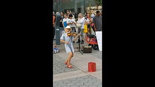 Amazing Young Girl Playing Despacito on Violin