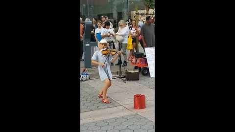 Amazing Young Girl Playing Despacito on Violin