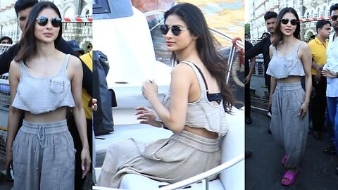 Mouni Roy Spotted At The Gateway Of India Taking The Speedboat For A Shoot