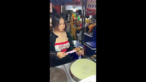 pretty thai lady cooking street food 🍅 🍑🍒