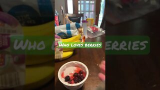 Yogurt and berries as a healthy snack