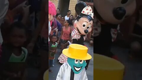 ALEGRIA DAS CRIANÇAS COM FOFÃO, FOFONA, O MÁSKARA E MINNIE MOUSE DANÇANDO MELHORES PASSINHOS