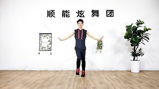 时尚广场舞《美美哒》，步伐跳跃欢快，片尾还有舞蹈动作教学喔【顺能炫舞团】