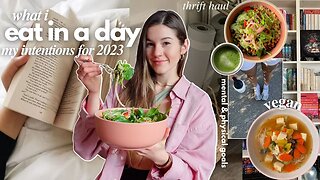 vegan what i eat in a day + setting intentions for 2023 ( realistic food + thrift haul )