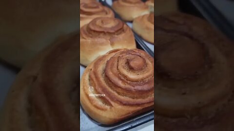 SOURDOUGH CINNAMON SCROLLS #lievitomadre #food #sourdoughbread #sourdoughbaking