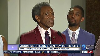 Award winning actor and Baltimore native André De Shields given key to the city