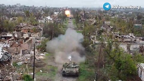 The Power of Russian Tanks: Watch as They Dominate Marinka in Epic Footage