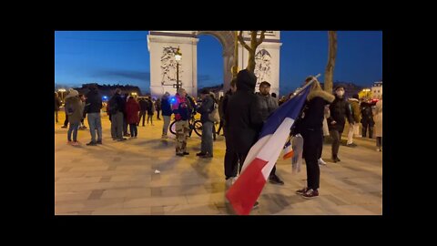 Les dangereux manifestants pacifiques selon Emmanuel Macron