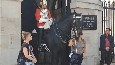 Both touris should never of been allowed to get away this #horseguardsparade