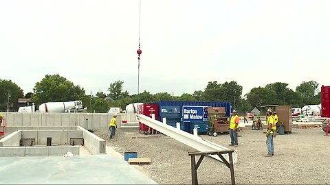 First steel beam placed at site of new Fiat Chrysler Mack Avenue plant