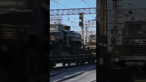 Video showing #Russian Eastern Military District units loading logistics equipment #shorts #ukraine