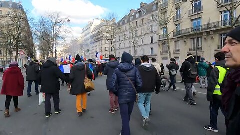 Manifestation, marche pour la paix au départ de Port Royal à Paris le 26/02/2023 - Vidéo 1