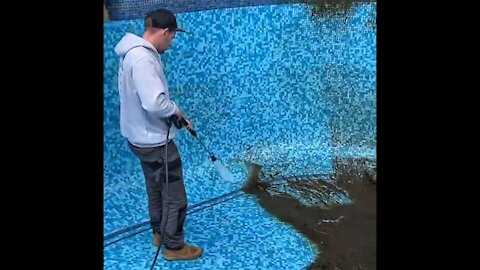 Cleaning an Entire Pool in Just 1 Minute Video