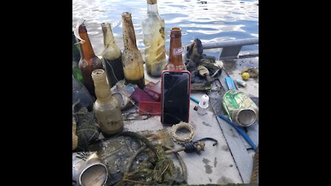 Found iPhone, 25 golf balls, bungee cords old bottles, ropes, and misc garaged at Saguaro lake