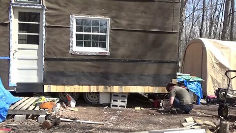 Putting Free Homemade Pallet Wood Shake Siding On My Tiny House