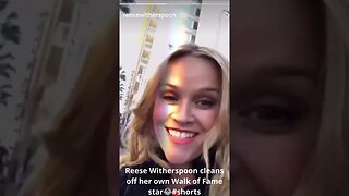Reese Witherspoon cleans off her own Walk of Fame star😂#shorts #reesewitherspoon