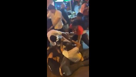 Fight Outside Nashville Bar💣