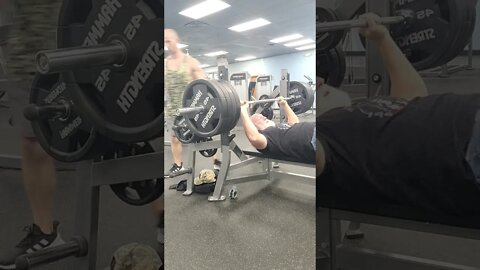 405lbs Raw bench, Crazy 🤪 old man, Fitness premier Gym