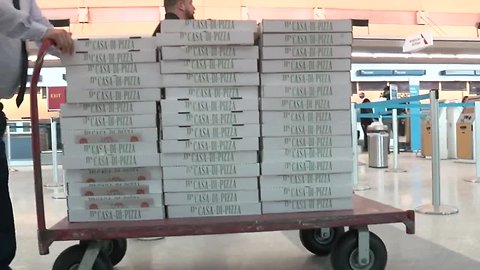 JJ's Casa Di Pizza delivers 40 pizzas to furloughed TSA employees