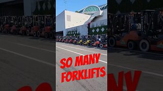 🤯COMIC CON 2023: How Many Forklifts Does It Take To Setup ??? #getmuddy #truckerlife #peterbilt