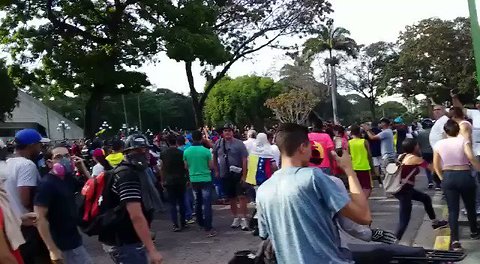 Carabobo police join protesters in Venezuela