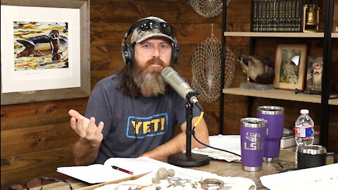 Jase 'Pillages' a Fan's Yard, How to Worship Like a Prostitute & Equality vs. Favoritism | Ep 257