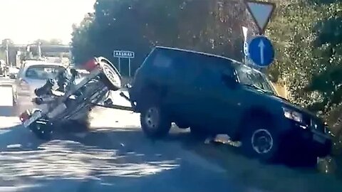 Truck with a boat on trailer goes too fast and cannot brake in time.