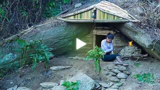 🌲 Bushcraft Wilderness Survival Shelter: Camping Despite Heavy Rain