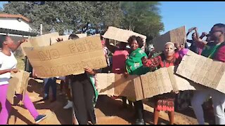 SOUTH AFRICA - KwaZulu-Natal - Community protest against husband killer accused (Video) (FVs)